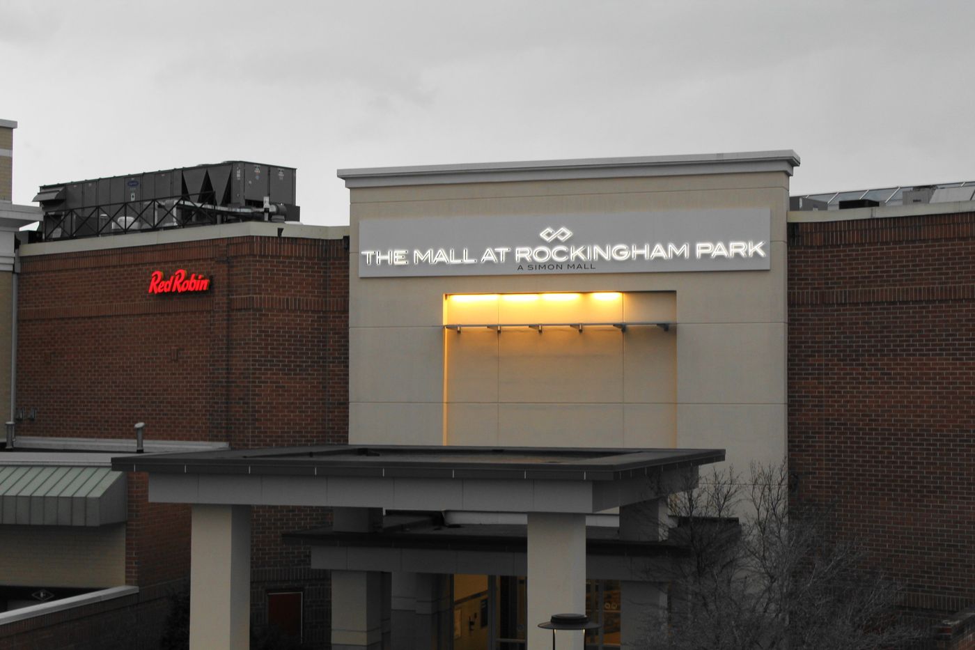 Entrance to the Mall at Rockingham Park